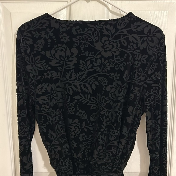 Anthropologie Saylor The Rebecca Black Velvet Floral Burnout Belted Vneck Romper - Picture 7 of 9